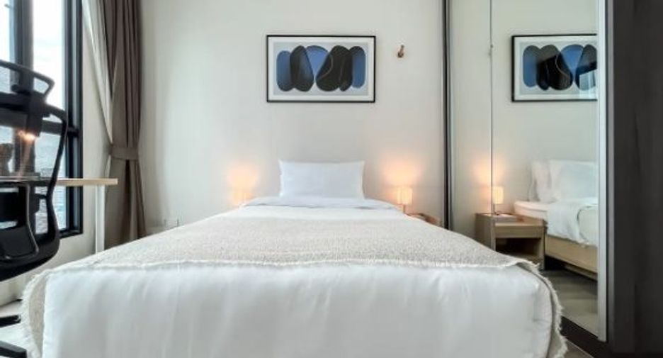 For rent 2 bedrooms condo in Huai Khwang, Bangkok