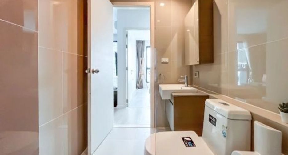 For rent 2 bedrooms condo in Huai Khwang, Bangkok