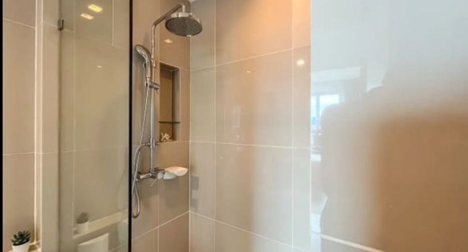 For rent 2 bedrooms condo in Huai Khwang, Bangkok