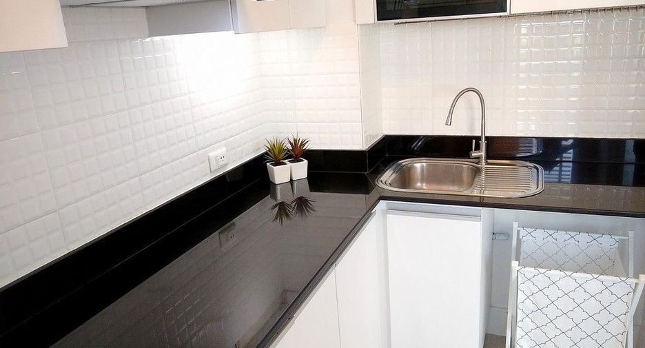For sale 1 bed condo in Huai Khwang, Bangkok