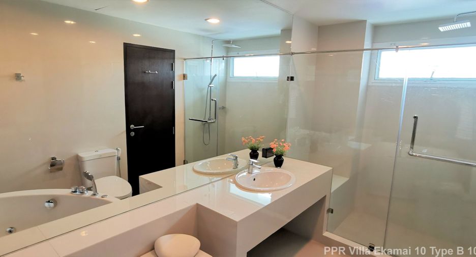 For rent 2 bedrooms apartment in Watthana, Bangkok