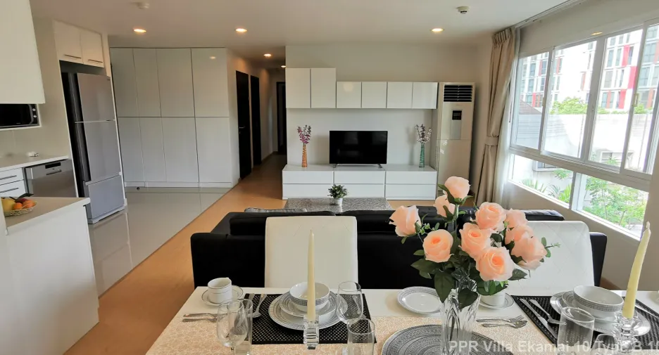 For rent 2 bedrooms apartment in Watthana, Bangkok