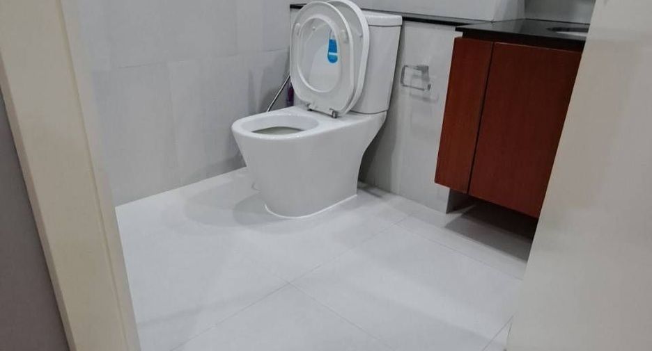 For rent 3 bedrooms condo in Sathon, Bangkok