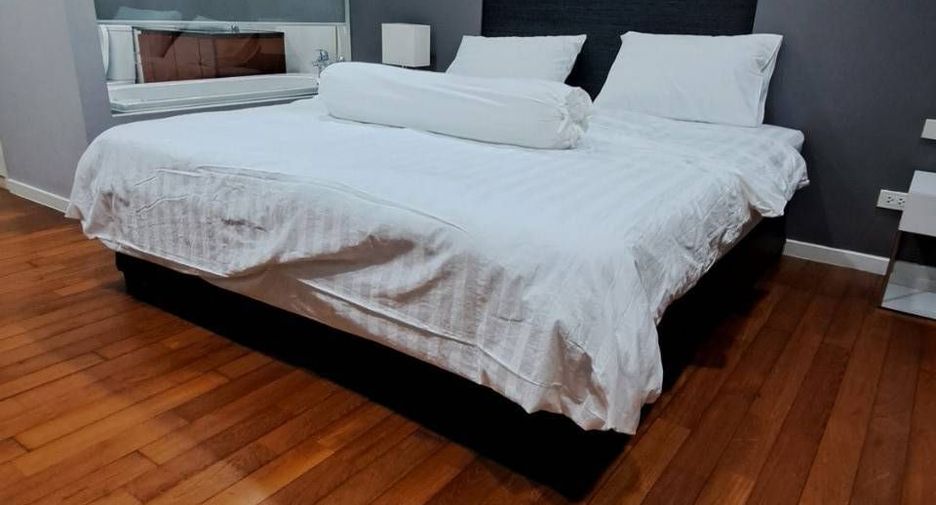For rent 3 bedrooms condo in Sathon, Bangkok