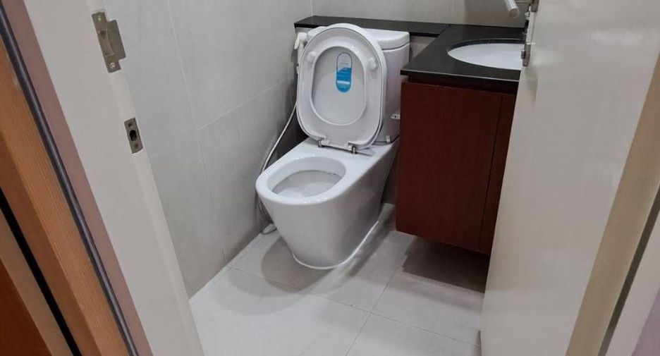 For rent 3 bedrooms condo in Sathon, Bangkok