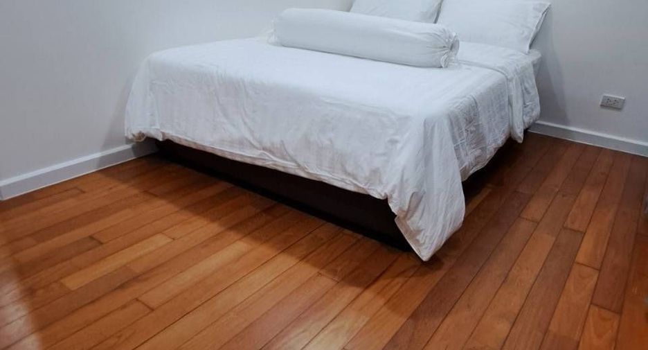 For rent 3 bedrooms condo in Sathon, Bangkok