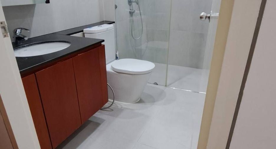 For rent 3 bedrooms condo in Sathon, Bangkok