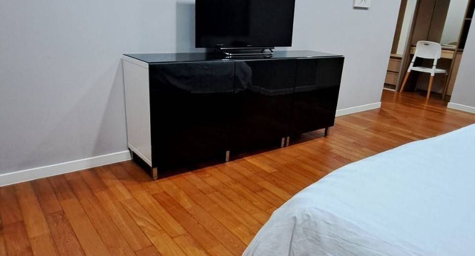 For rent 3 bedrooms condo in Sathon, Bangkok