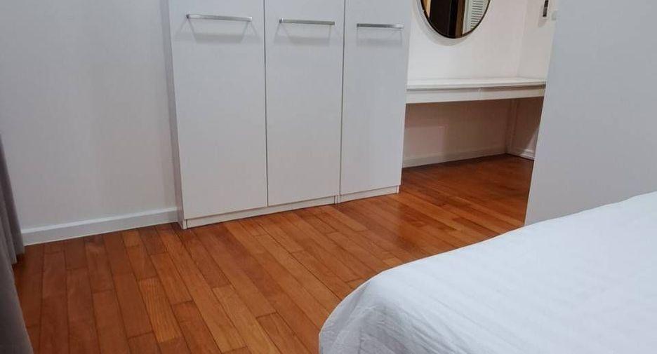 For rent 3 bedrooms condo in Sathon, Bangkok