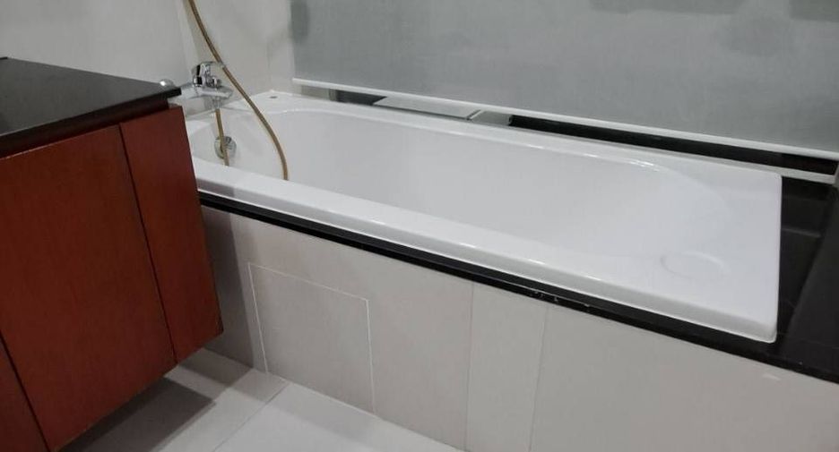 For rent 3 bedrooms condo in Sathon, Bangkok