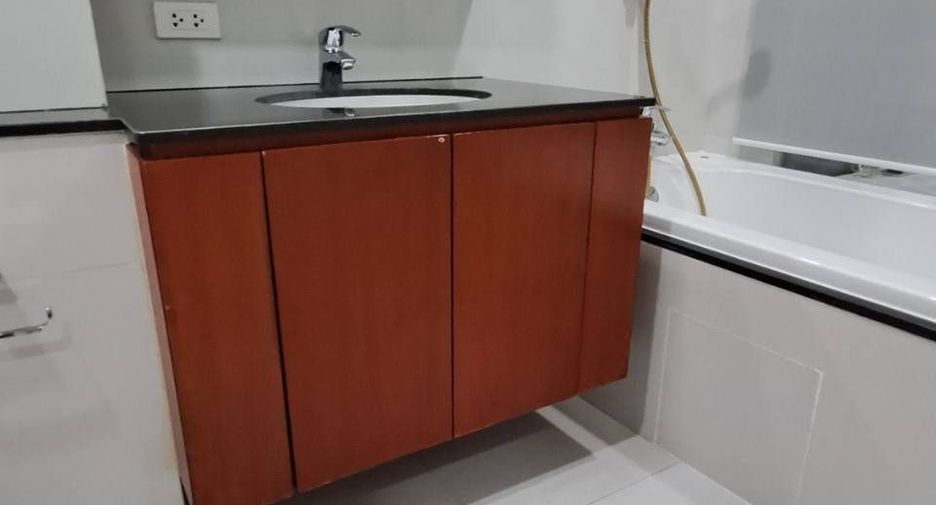 For rent 3 bedrooms condo in Sathon, Bangkok