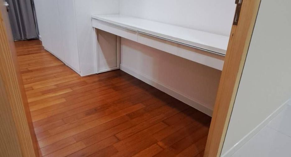 For rent 3 bedrooms condo in Sathon, Bangkok