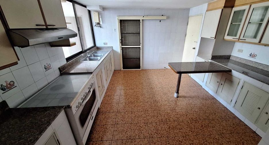 ให้เช่า 3 ห้องนอน คอนโด ใน วัฒนา, กรุงเทพฯ
