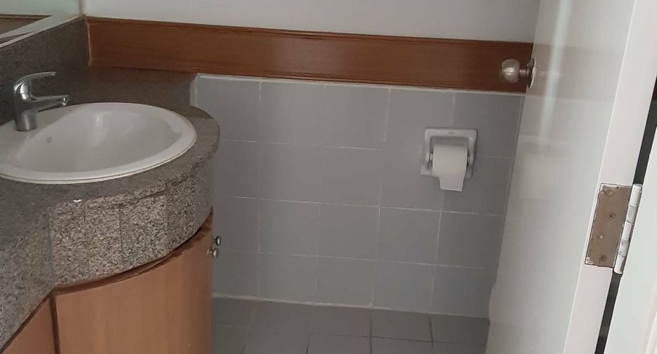 For rent 2 bedrooms condo in Yan Nawa, Bangkok