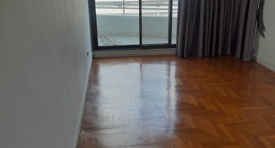 For rent 2 bedrooms condo in Yan Nawa, Bangkok