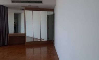 For rent 2 bedrooms condo in Yan Nawa, Bangkok