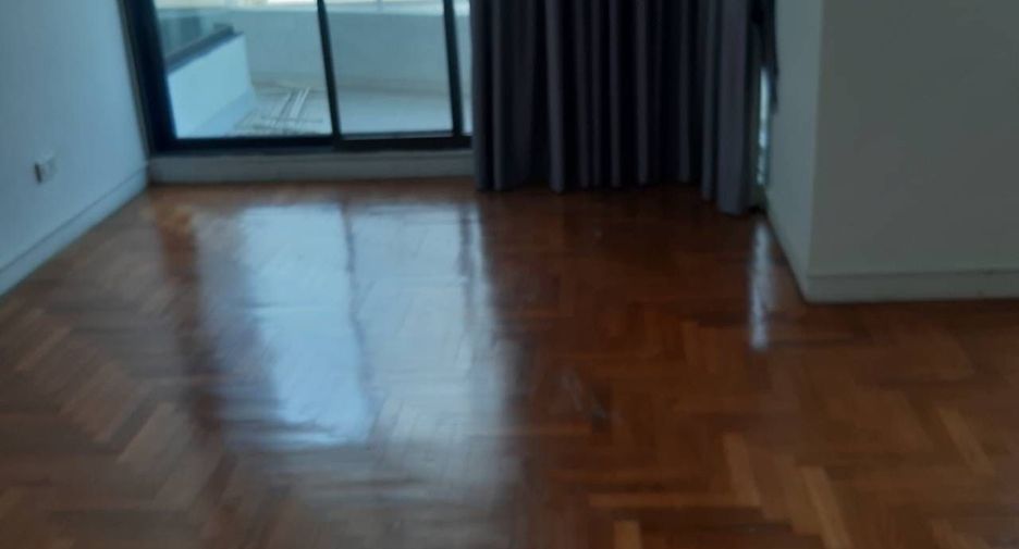 For rent 2 bedrooms condo in Yan Nawa, Bangkok