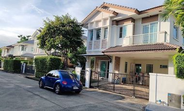 Casa en alquiler de 3 habitaciones en Bang Kapi, Bangkok