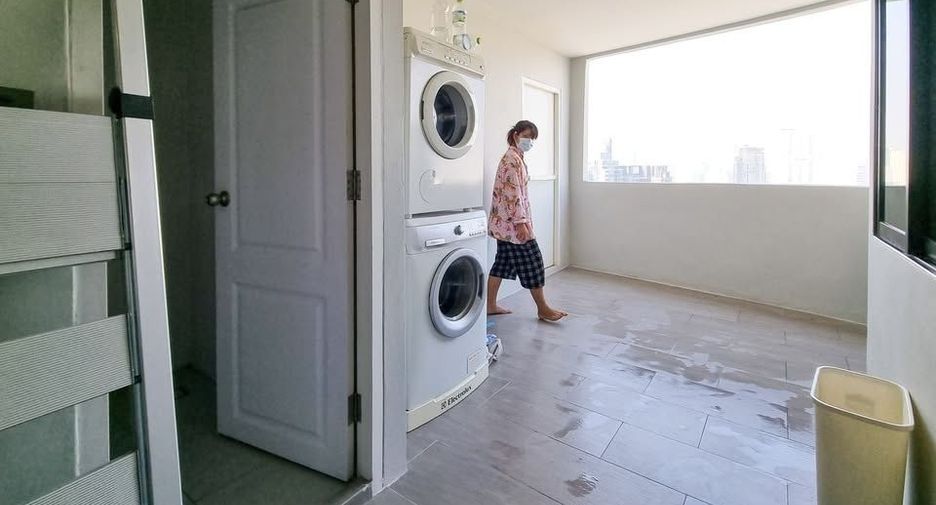 For rent 3 bedrooms condo in Watthana, Bangkok