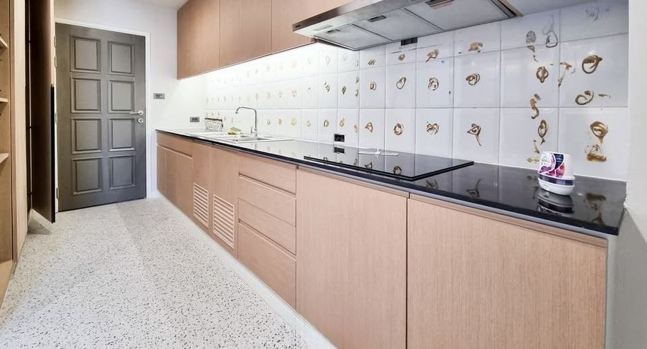 For rent 3 bedrooms condo in Watthana, Bangkok