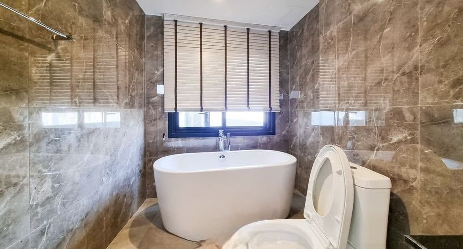 For rent 3 bedrooms condo in Watthana, Bangkok