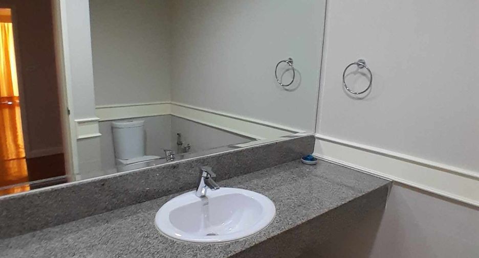 For rent 3 bedrooms condo in Yan Nawa, Bangkok