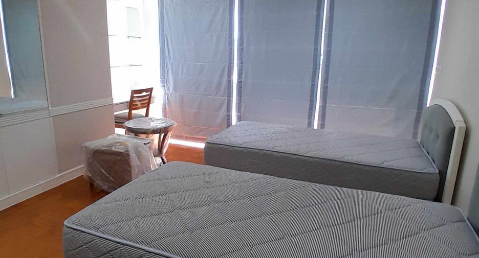 For rent 3 bedrooms condo in Yan Nawa, Bangkok