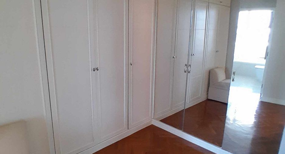 For rent 3 bedrooms condo in Yan Nawa, Bangkok