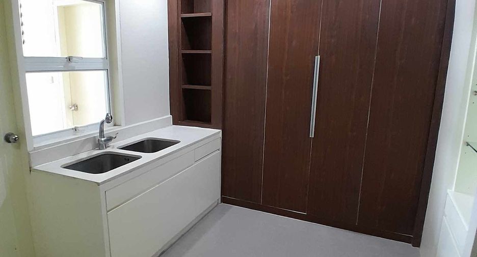 For rent 3 bedrooms condo in Yan Nawa, Bangkok