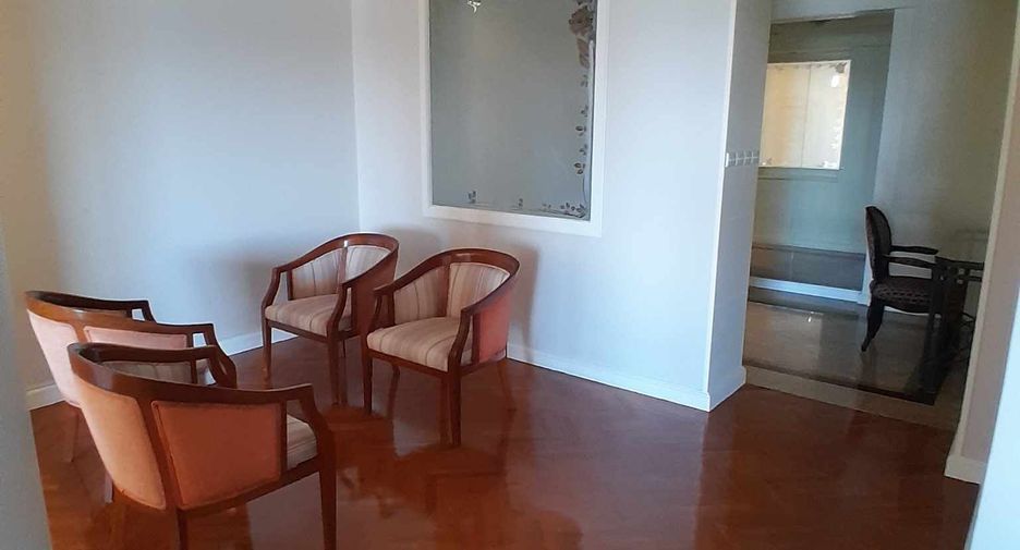 For rent 3 bedrooms condo in Yan Nawa, Bangkok