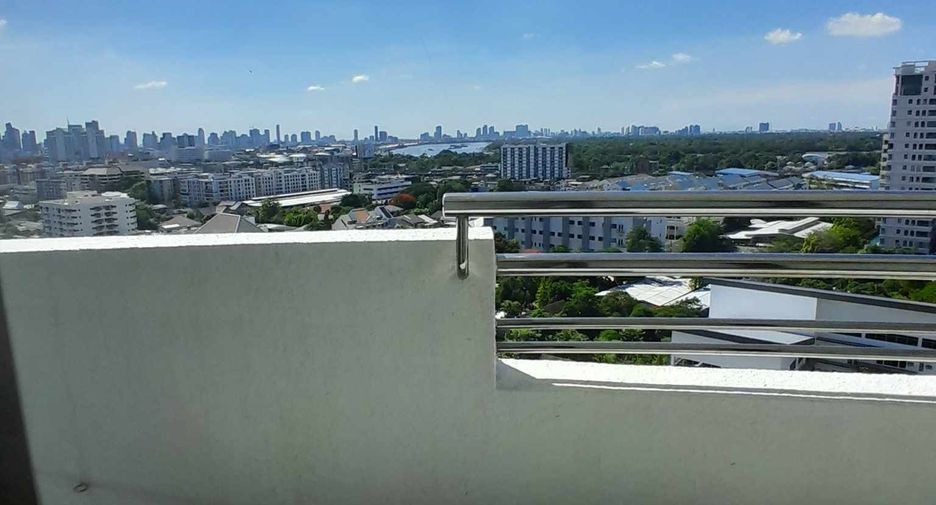 For rent 3 bedrooms condo in Yan Nawa, Bangkok