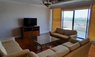 For rent 3 bedrooms condo in Yan Nawa, Bangkok