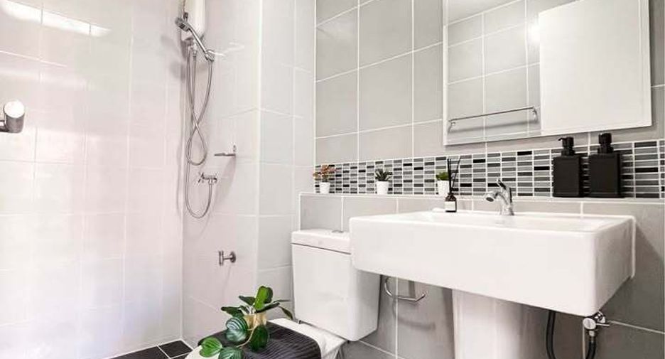 For sale 1 bed condo in Mueang Samut Prakan, Samut Prakan
