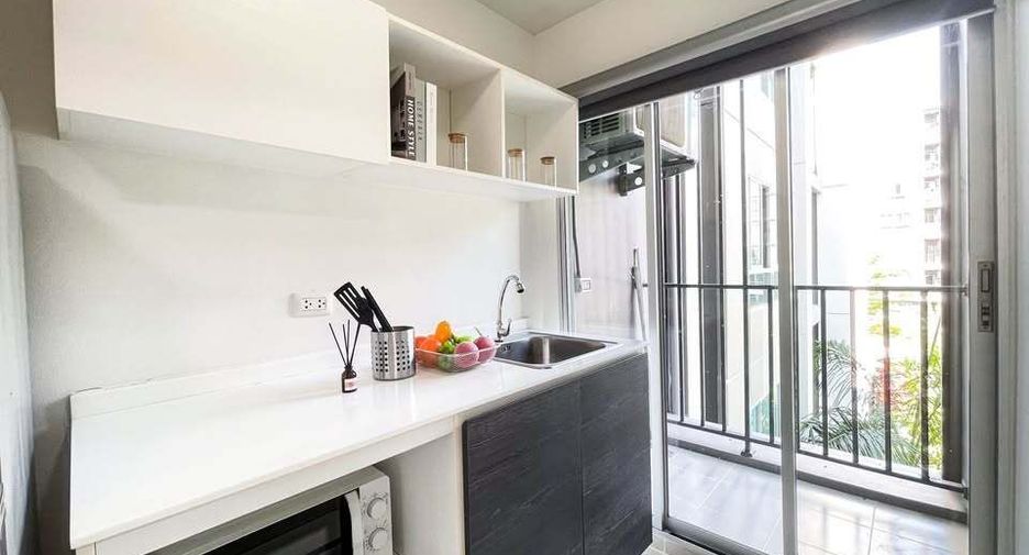 For sale 1 bed condo in Mueang Samut Prakan, Samut Prakan
