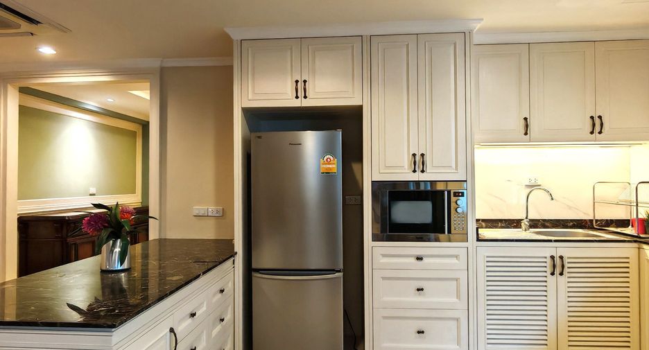 For rent 2 bedrooms condo in Pathum Wan, Bangkok