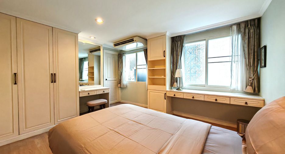 For rent 2 bedrooms condo in Pathum Wan, Bangkok
