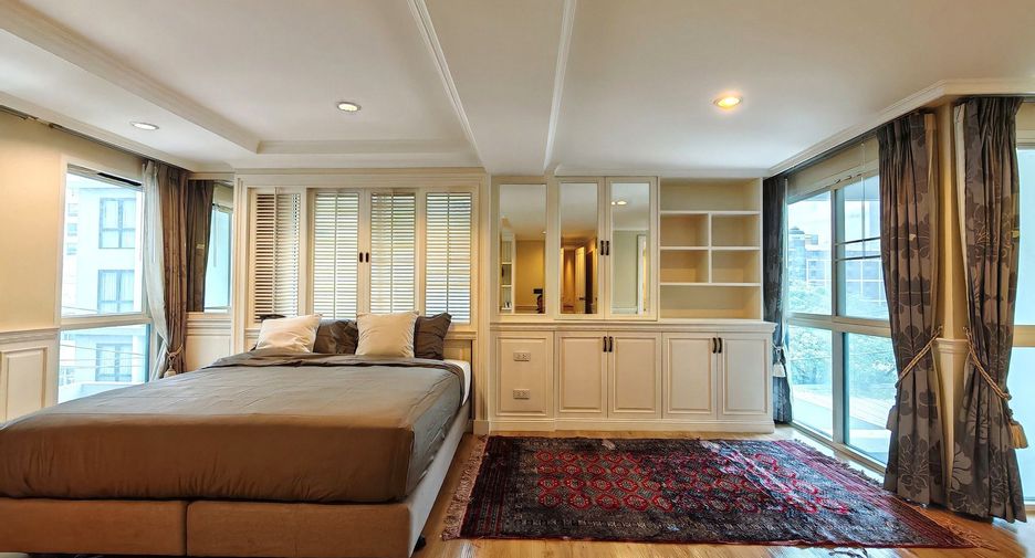 For rent 2 bedrooms condo in Pathum Wan, Bangkok