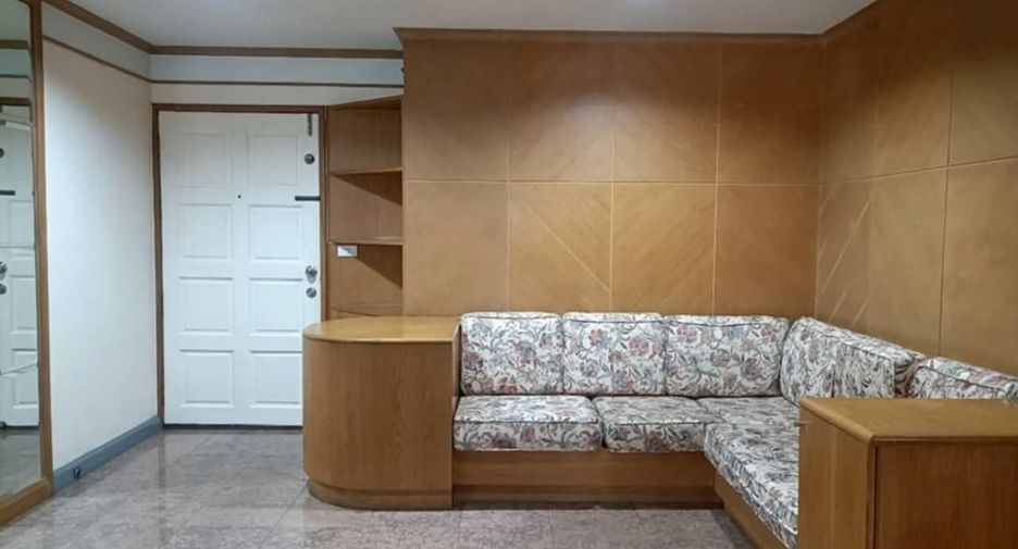 For rent 3 bedrooms condo in Watthana, Bangkok