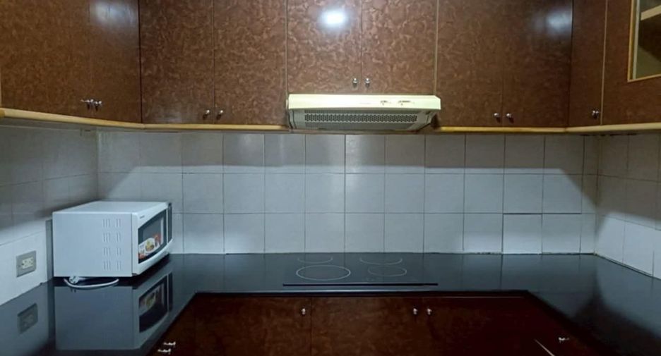 For rent 3 bedrooms condo in Watthana, Bangkok