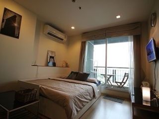Wohnung zur Miete mit 1 Zimmer in Huai Khwang, Bangkok
