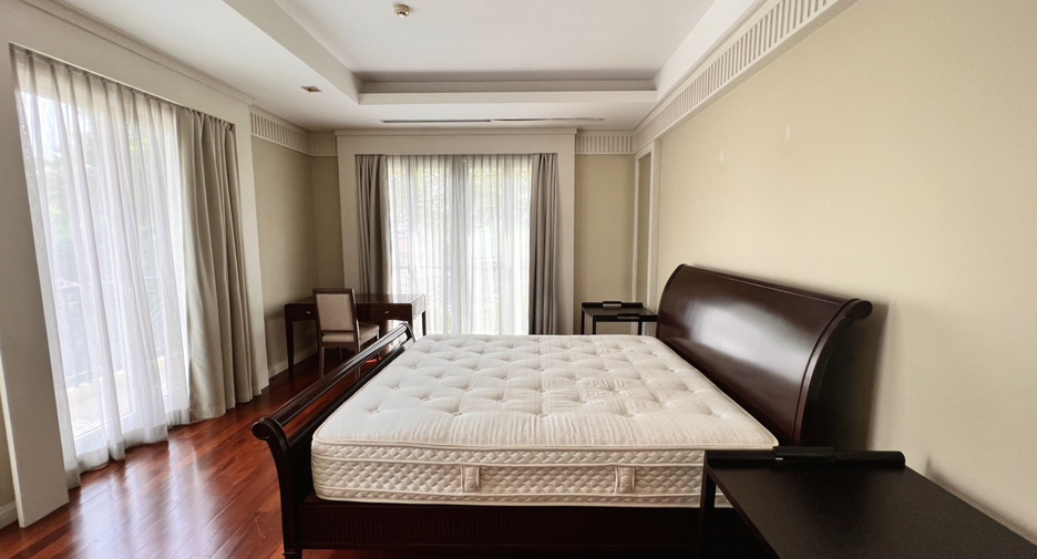 For rent 3 bedrooms condo in Sathon, Bangkok