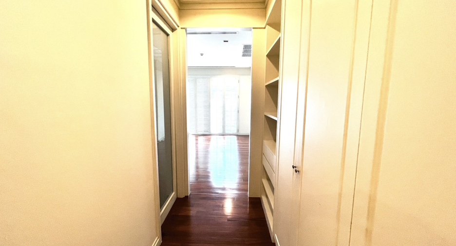 For rent 3 bedrooms condo in Sathon, Bangkok