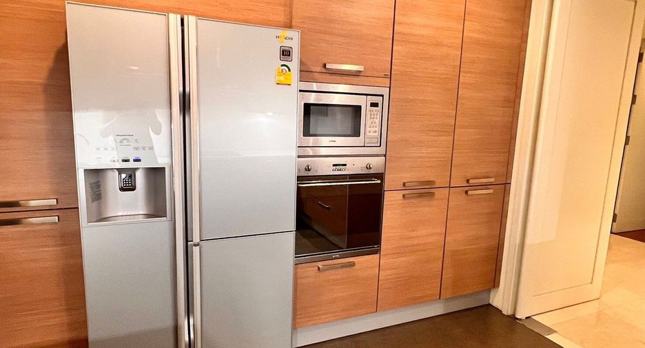 For rent 3 bedrooms condo in Sathon, Bangkok