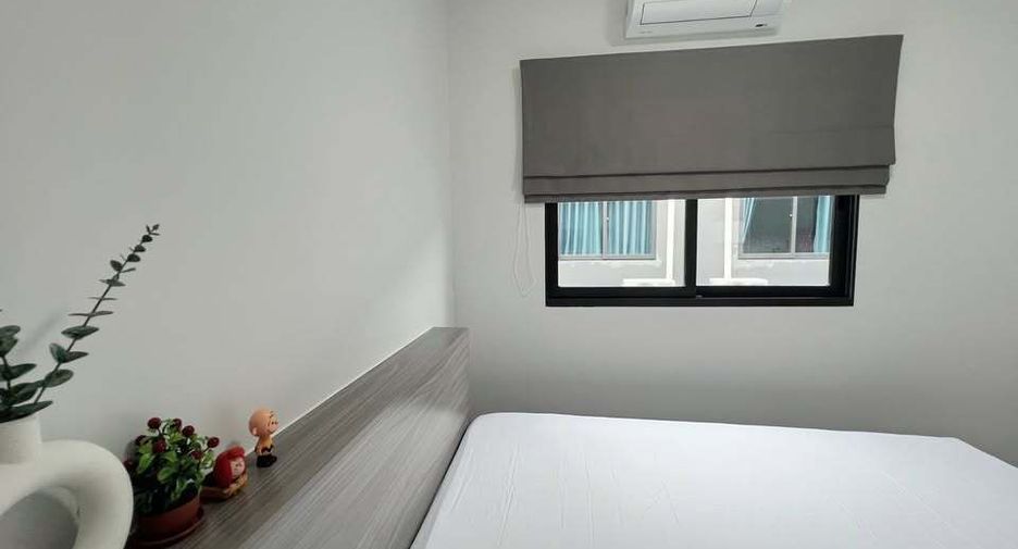 Casa adosada en alquiler de 3 habitaciones en Bang Phli, Samut Prakan