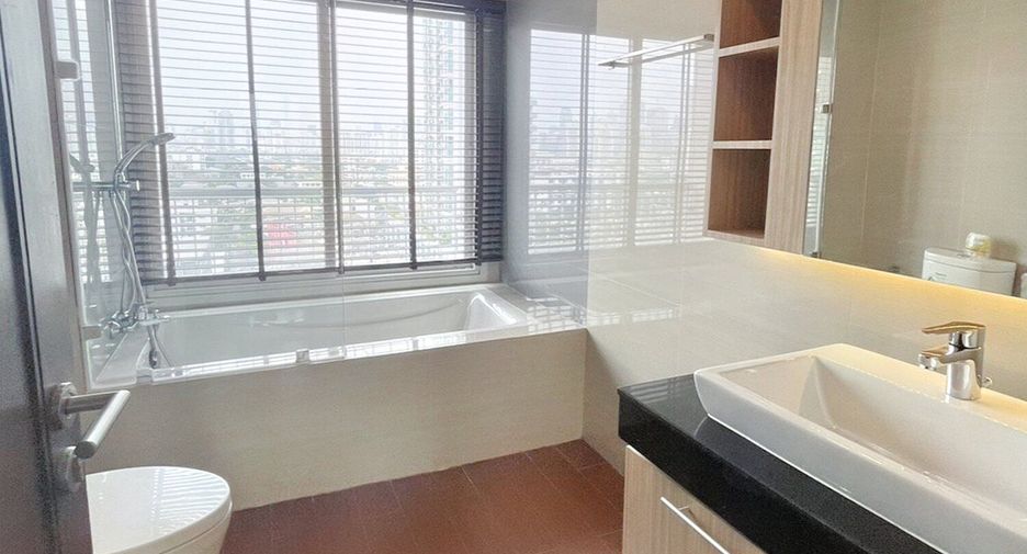 For rent 2 bedrooms condo in Watthana, Bangkok