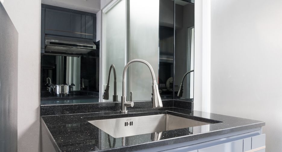 For rent 1 bed condo in Huai Khwang, Bangkok