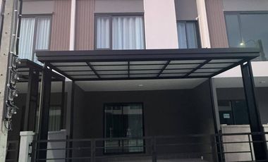 For rent 3 bedrooms townhouse in Bang Phli, Samut Prakan