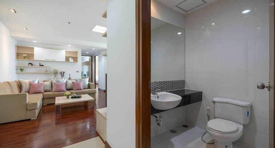 For rent 2 bedrooms condo in Khlong Toei, Bangkok