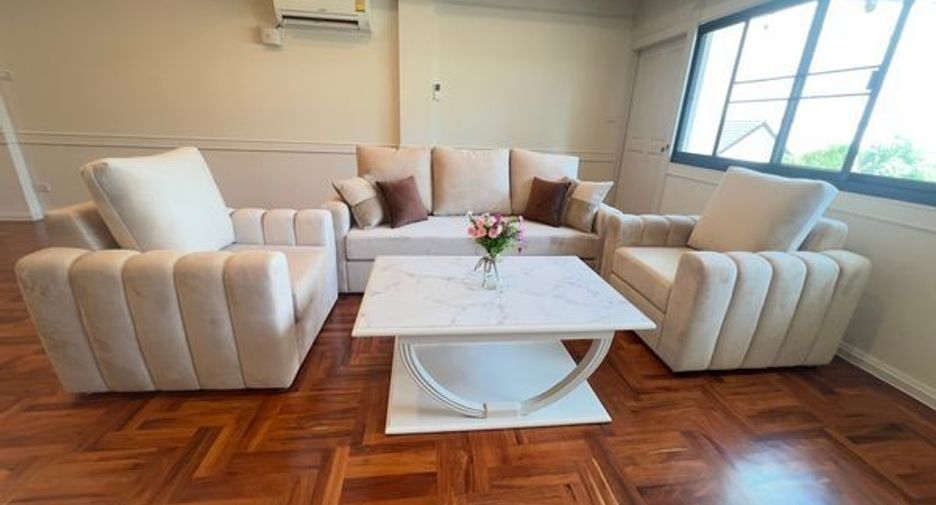 For rent 2 bedrooms apartment in Khlong Toei, Bangkok