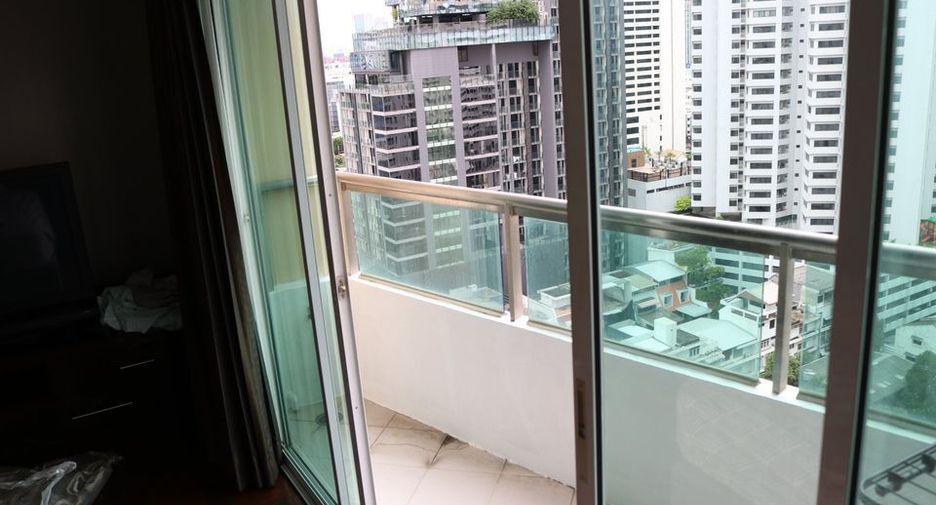 For rent 2 bedrooms condo in Watthana, Bangkok